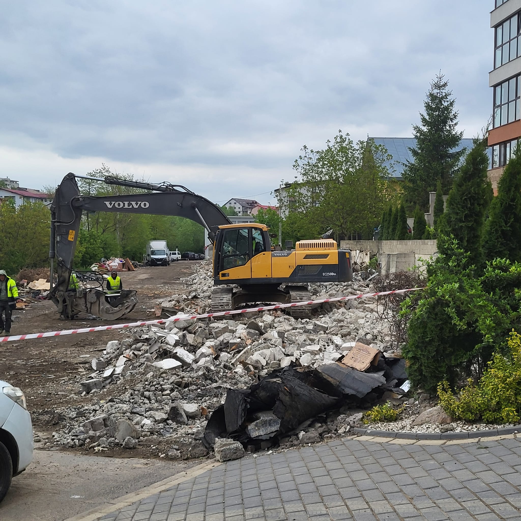 Demolare garaje Suceava